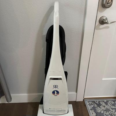RICCAR VACUUM WITH EXTRA BAGS