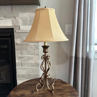 OCCASSIONAL TABLE WITH LAMP