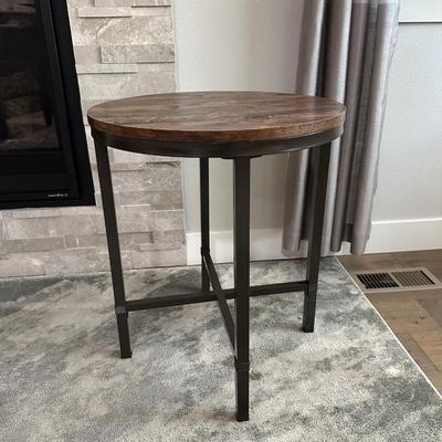 OCCASSIONAL TABLE WITH LAMP