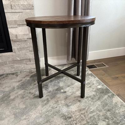 OCCASSIONAL TABLE WITH LAMP