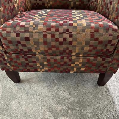NICE CLEAN ARM CHAIR