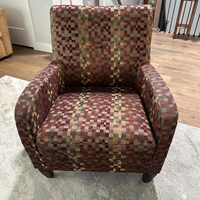 NICE CLEAN ARM CHAIR