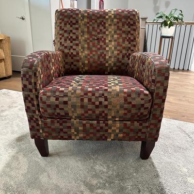 NICE CLEAN ARM CHAIR