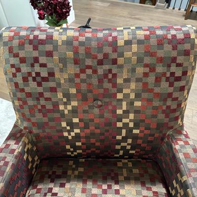 NICE CLEAN ARM CHAIR