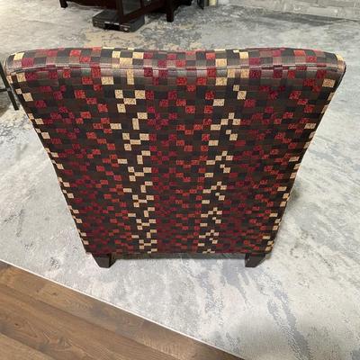 NICE CLEAN ARM CHAIR