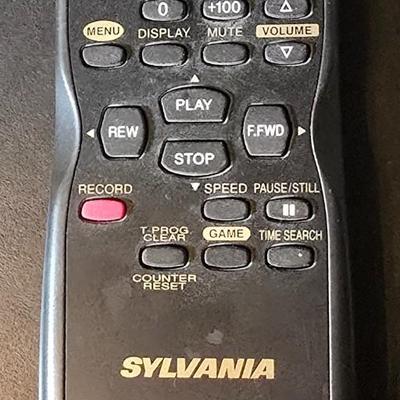 LOT 75Z: 19" Sylvania TV/VCR SRC2019AC