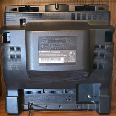 LOT 75Z: 19" Sylvania TV/VCR SRC2019AC