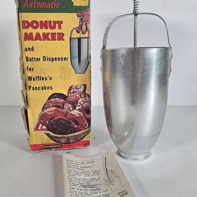 LOT 84L: Hamilton Beach Milkshake Mixer Model 30 with Retro Kitchen Gadgets and Betty Crocker Recipe Box