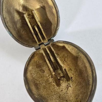 LOT 90L: Brass Home Decor