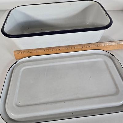 LOT 92L: Cutco Knives with Enameled Metal Trays and Kitchen Gadgets