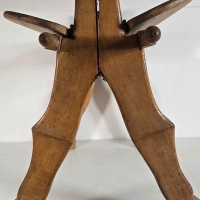 LOT 101L: Camel Saddles