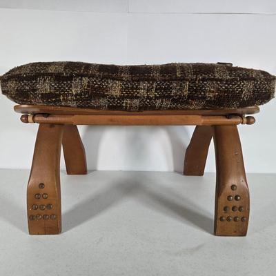 LOT 101L: Camel Saddles