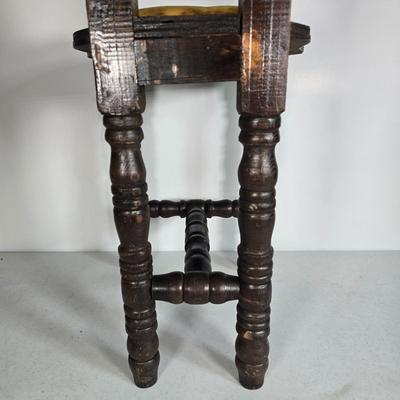 LOT 102: Narrow Chair