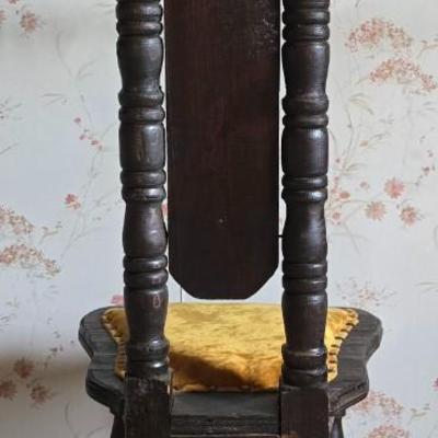 LOT 102: Narrow Chair