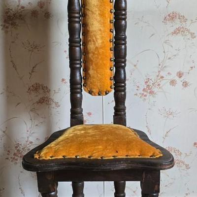 LOT 102: Narrow Chair
