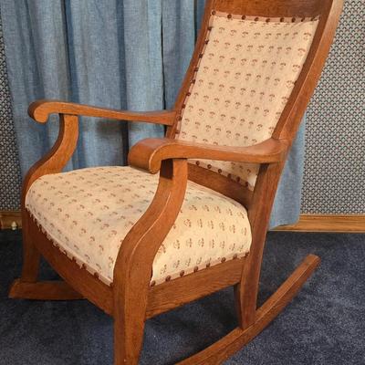 LOT 119Y: Rocking Chair and Table