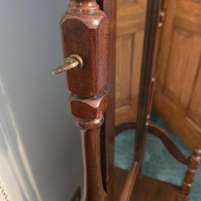 LOT 120Z: Full Length Mirror