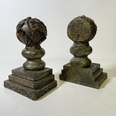 LOT 129B: Vintage Decorative Bookends