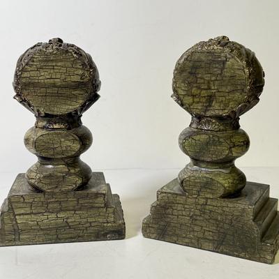 LOT 129B: Vintage Decorative Bookends