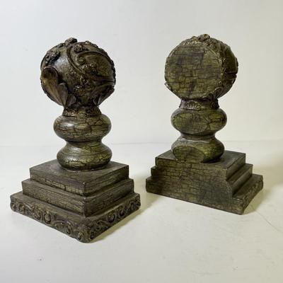 LOT 129B: Vintage Decorative Bookends