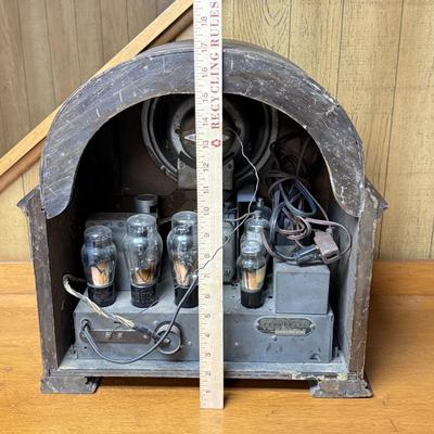 LOT 134B: Vintage Crosley Radio Model-124