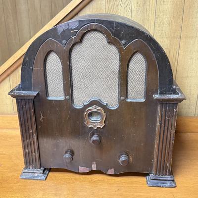 LOT 134B: Vintage Crosley Radio Model-124
