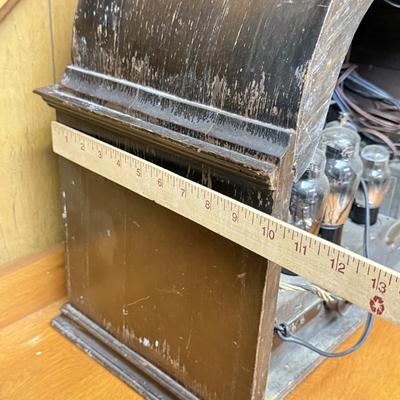 LOT 134B: Vintage Crosley Radio Model-124