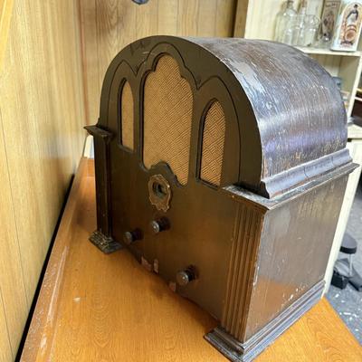 LOT 134B: Vintage Crosley Radio Model-124