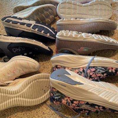 Women’s tennis shoes