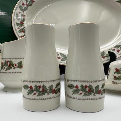 The Cellar's "Ivory Holly“ Server-ware