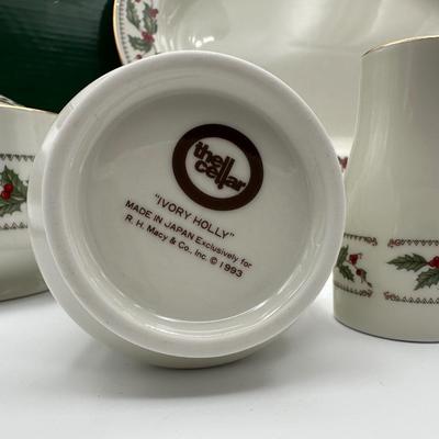 The Cellar's "Ivory Holly“ Server-ware