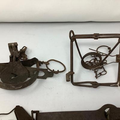 Sale Photo Thumbnail #178: 5 metal traps, various sizes and styles.  One medium size nice.