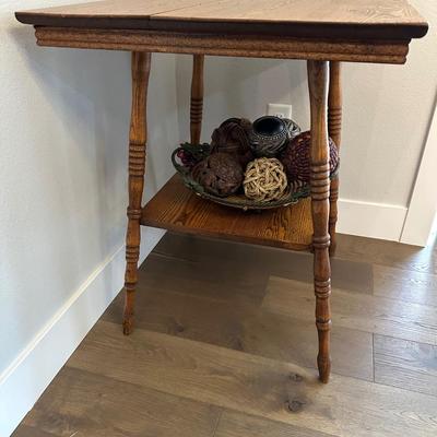 ANTIQUE OAK TABLE WITH LAMP AND DECOR