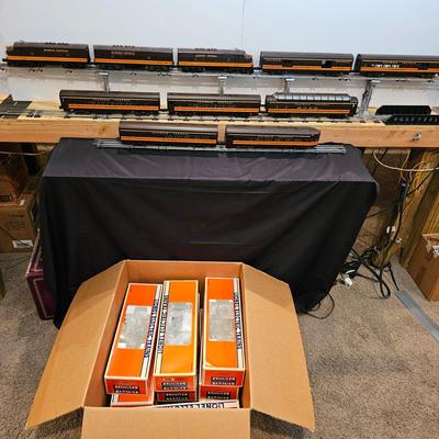 Illinois Central F3 A-B-A Set w/7 Passenger Cars & Boxes (T2-JS)