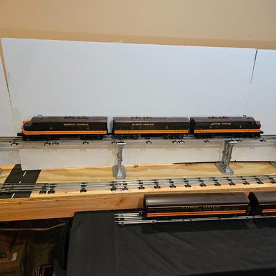 Illinois Central F3 A-B-A Set w/7 Passenger Cars & Boxes (T2-JS)