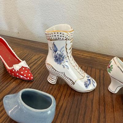 LOT OF CHINA SHOES DECOR