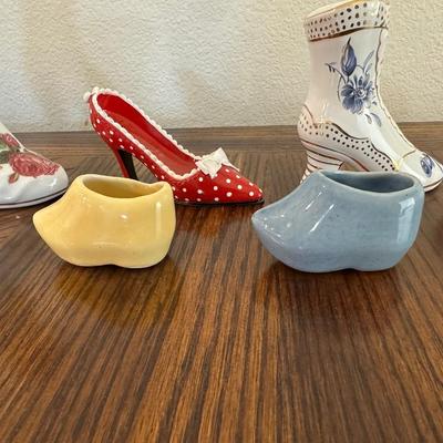 LOT OF CHINA SHOES DECOR
