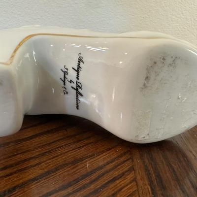 LOT OF CHINA SHOES DECOR