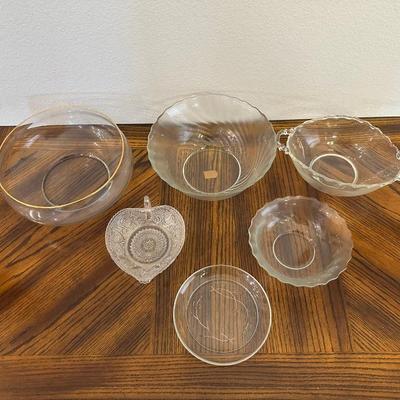 GLASS SERVING PIECES