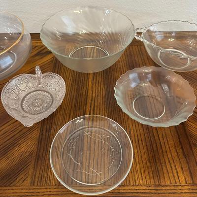 GLASS SERVING PIECES