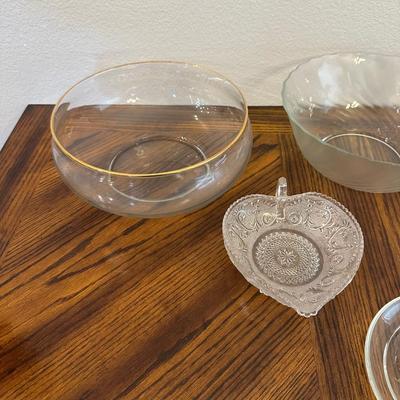 GLASS SERVING PIECES