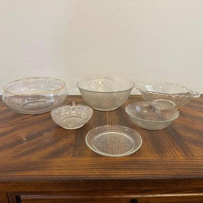 GLASS SERVING PIECES