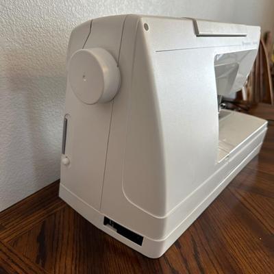 HUSQVARNA VIKING QUILT DESIGNER SEWING MACHINE