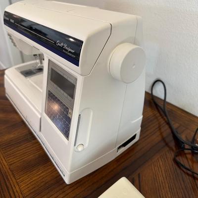 HUSQVARNA VIKING QUILT DESIGNER SEWING MACHINE