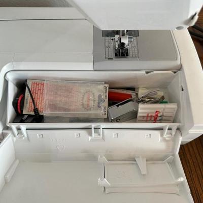HUSQVARNA VIKING QUILT DESIGNER SEWING MACHINE