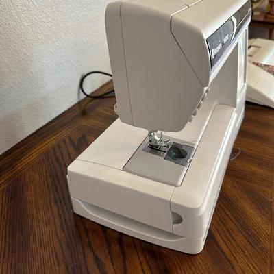 HUSQVARNA VIKING QUILT DESIGNER SEWING MACHINE
