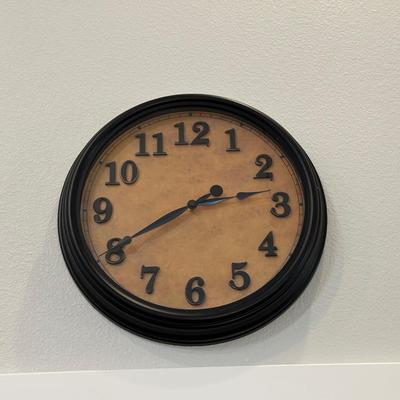 METAL WALL DECOR AND CLOCK