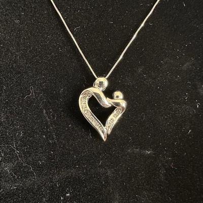 BEAUTIFUL 10K NECKLACE