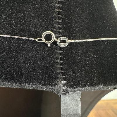 BEAUTIFUL 10K NECKLACE