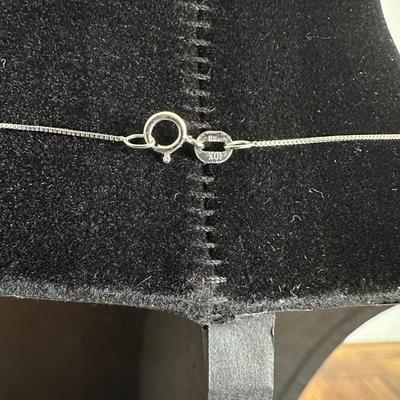 BEAUTIFUL 10K NECKLACE
